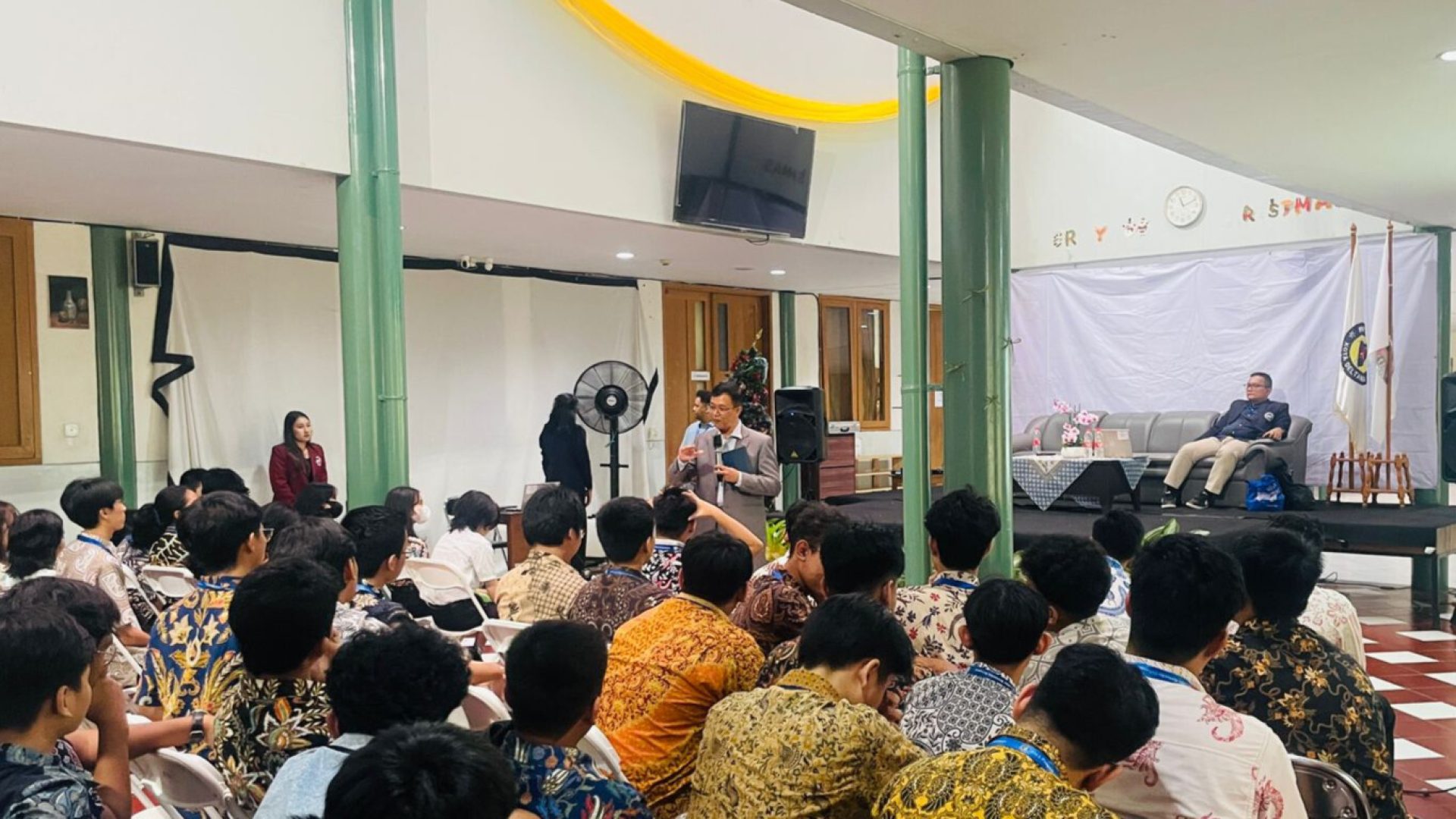 interactive dialogue The Influence of Social Media on the Mental Health of Young Generations