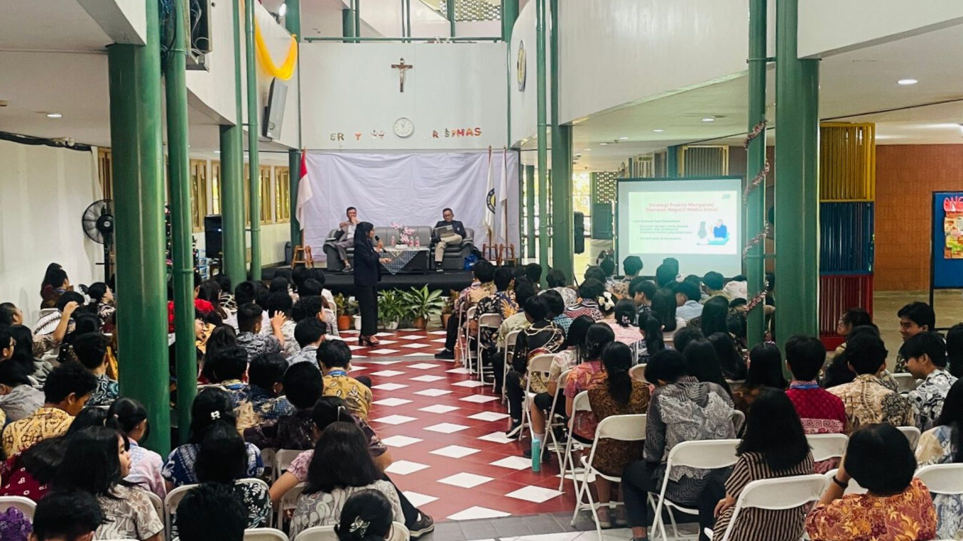 interactive dialogue The Influence of Social Media on the Mental Health of Young Generations